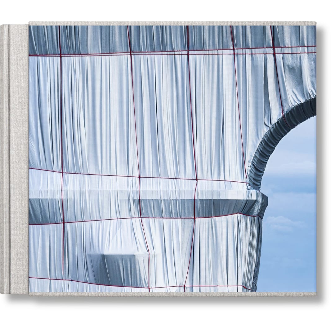 Christo and Jeanne-Claude. L'Arc de Triomphe, Wrapped, Paris