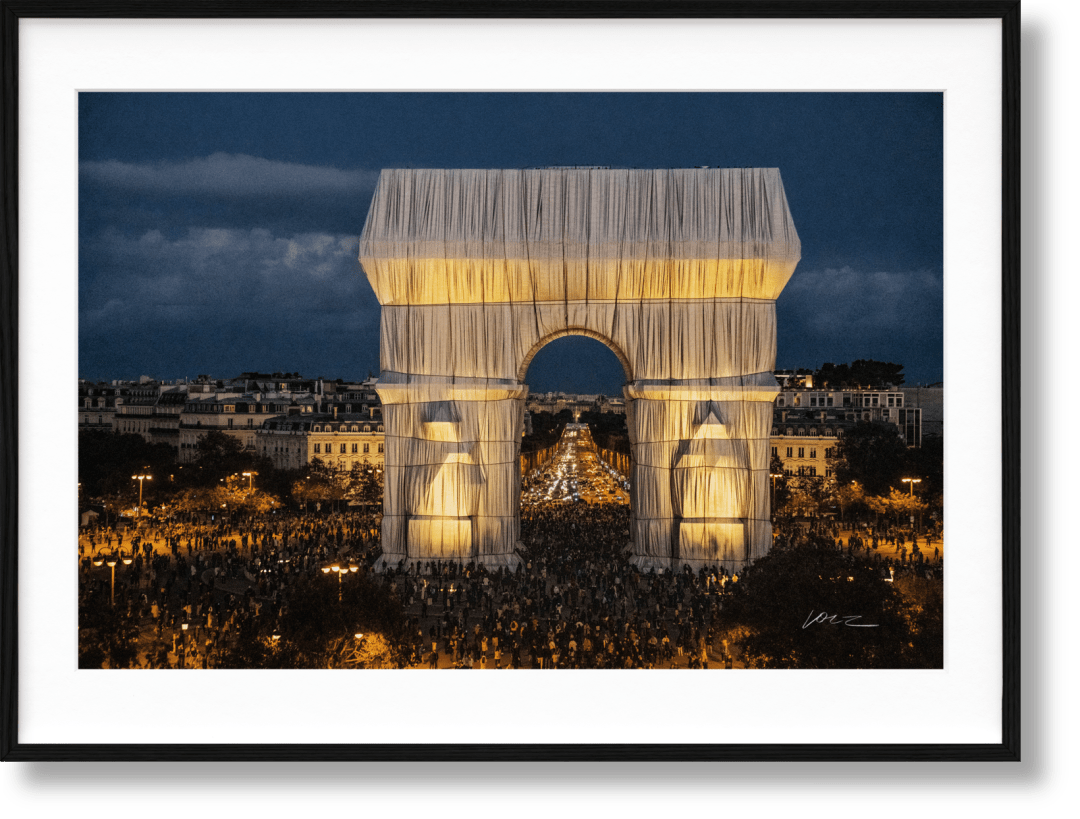 Christo and Jeanne-Claude. L'Arc de Triomphe, Wrapped, by Night. Art Edition No. 251-500
