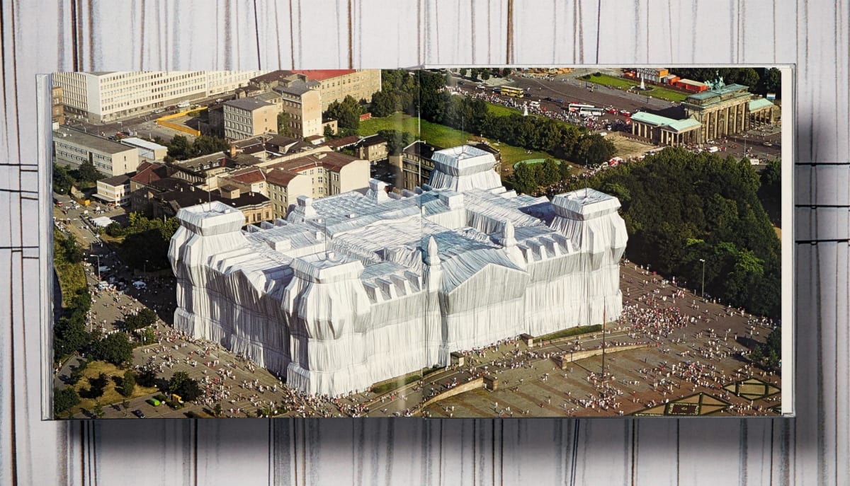 Christo and Jeanne-Claude. Wrapped Reichstag. Berlin 1971–1995