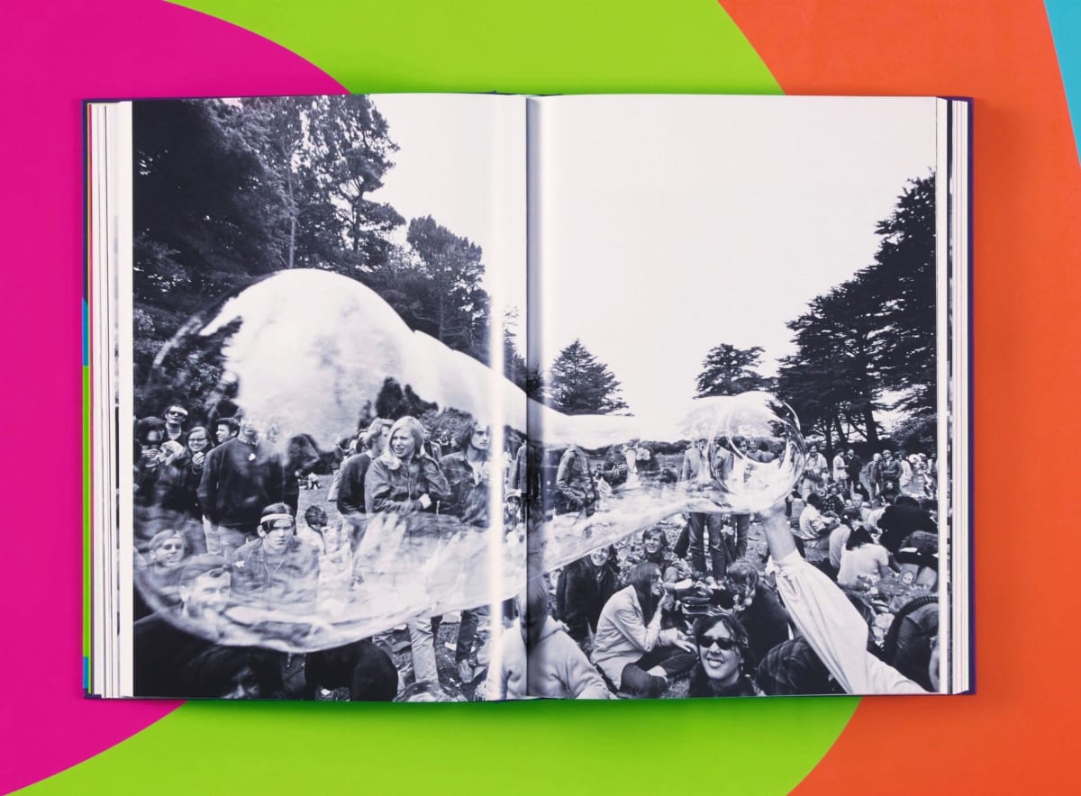 Tom Wolfe. The Electric Kool-Aid Acid Test. Photographs by Lawrence Schiller & Ted Streshinsky