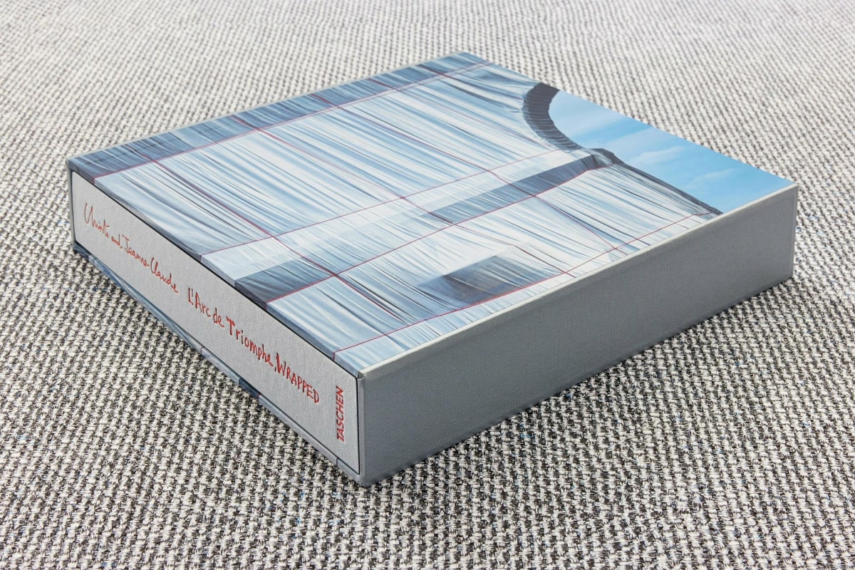 Christo and Jeanne-Claude. L'Arc de Triomphe, Wrapped, by Day. Art Edition No. 1-250
