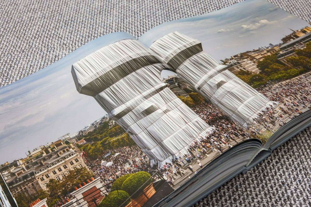 Christo and Jeanne-Claude. L'Arc de Triomphe, Wrapped, by Day. Art Edition No. 1-250