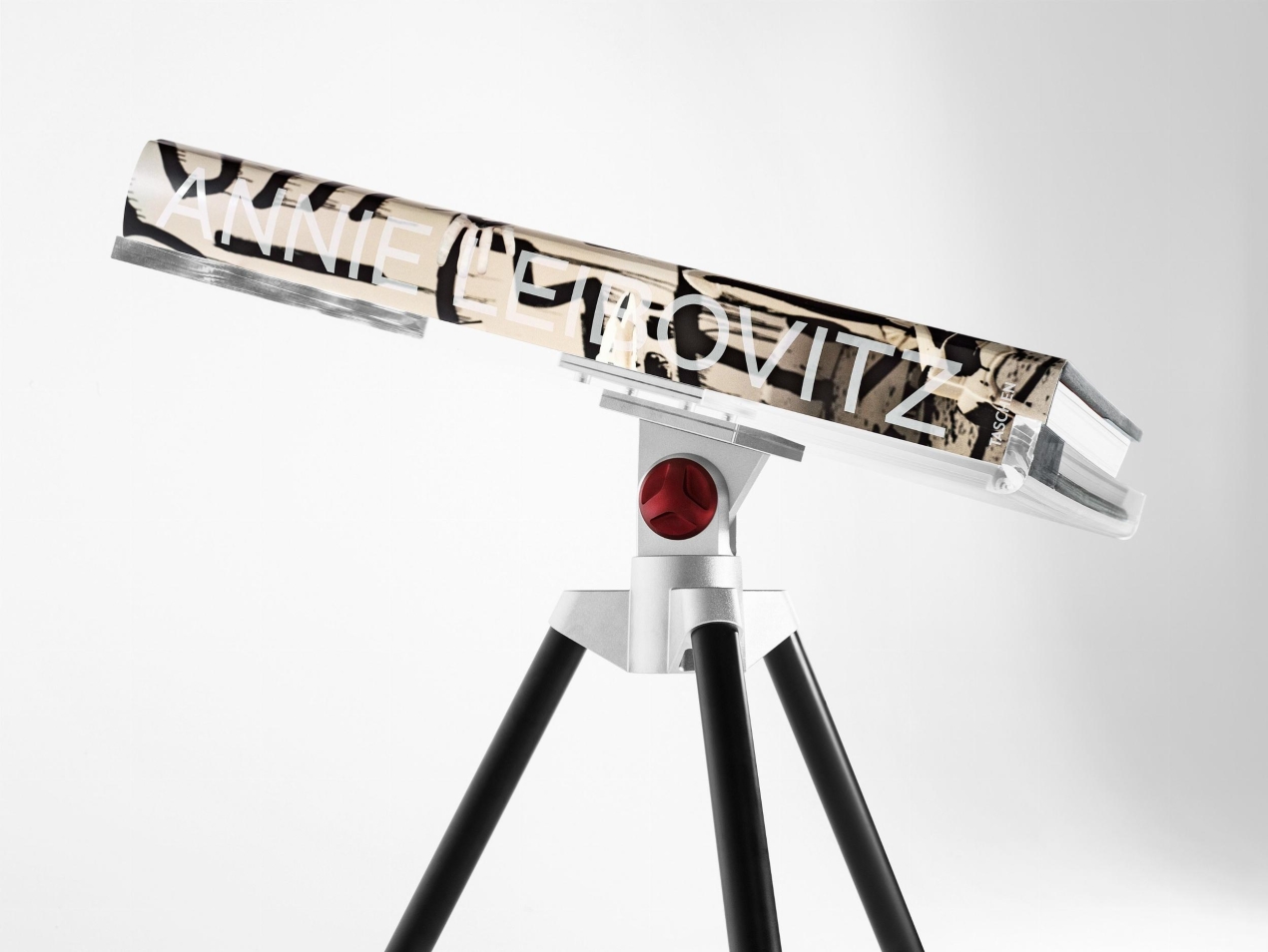 Annie Leibovitz - Image 4 of 17