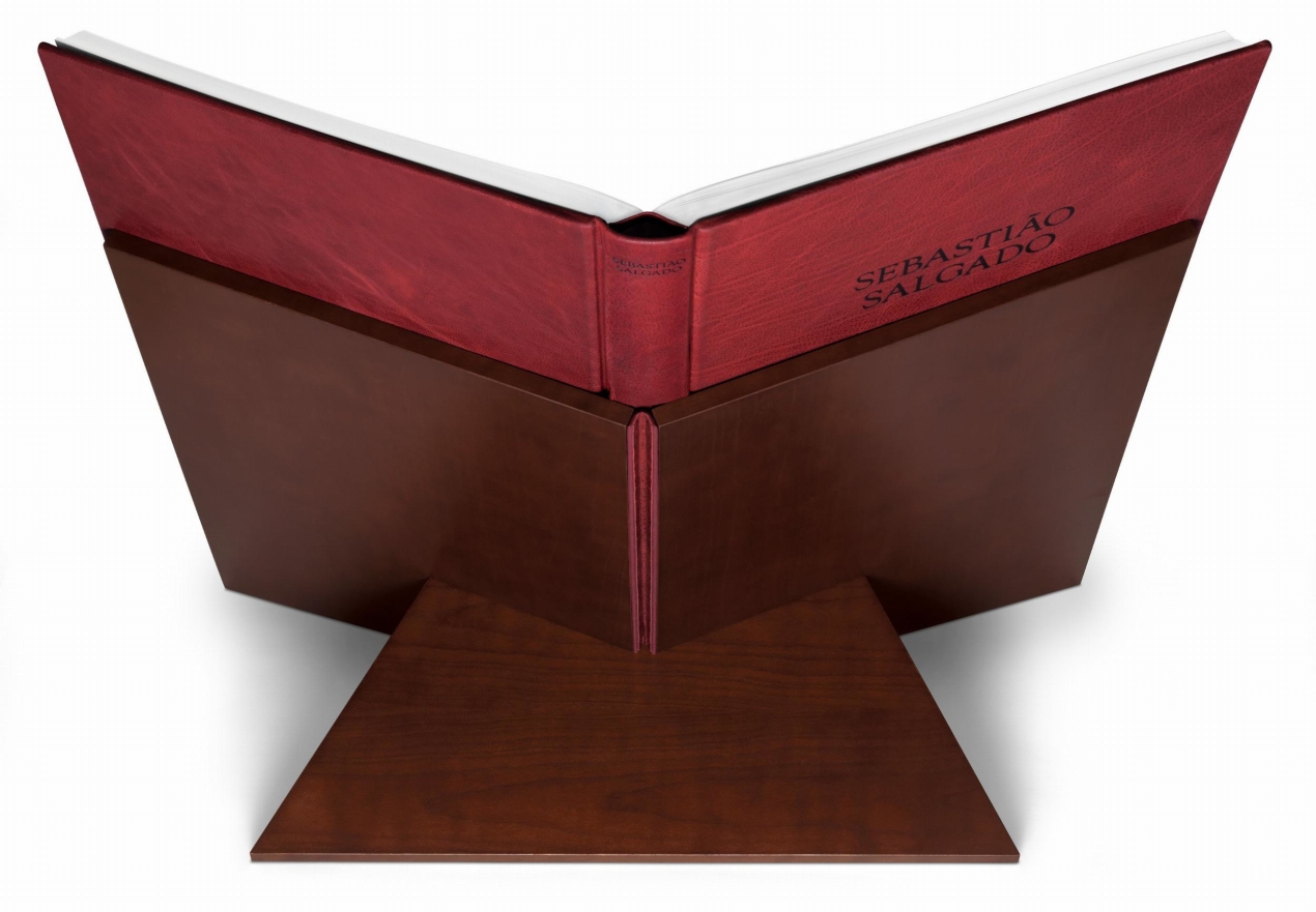 Sebastião Salgado. GENESIS, Art Edition No. 301–400 ‘Marine Iguana, Galápagos, Ecuador’ - Bild 5 von 12