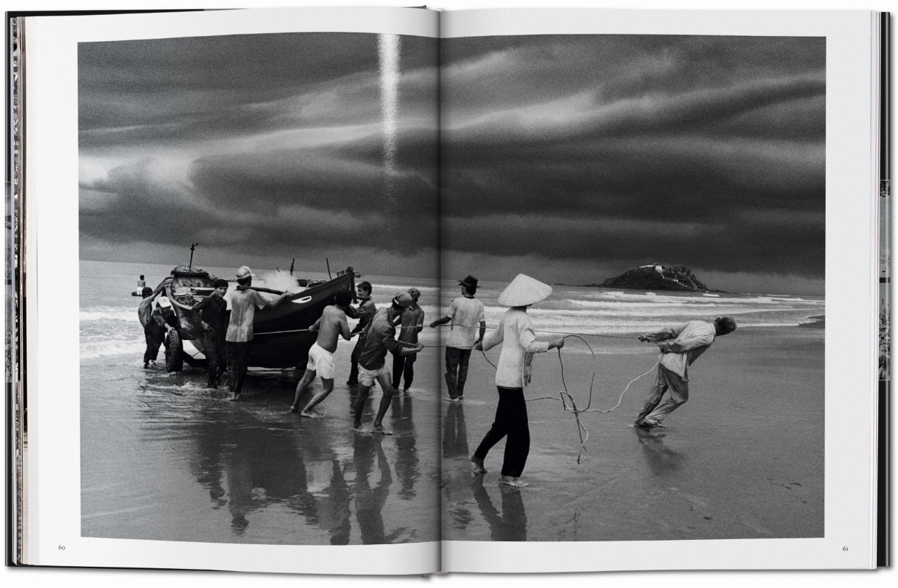 Sebastião Salgado. Exodus - Image 3 of 10