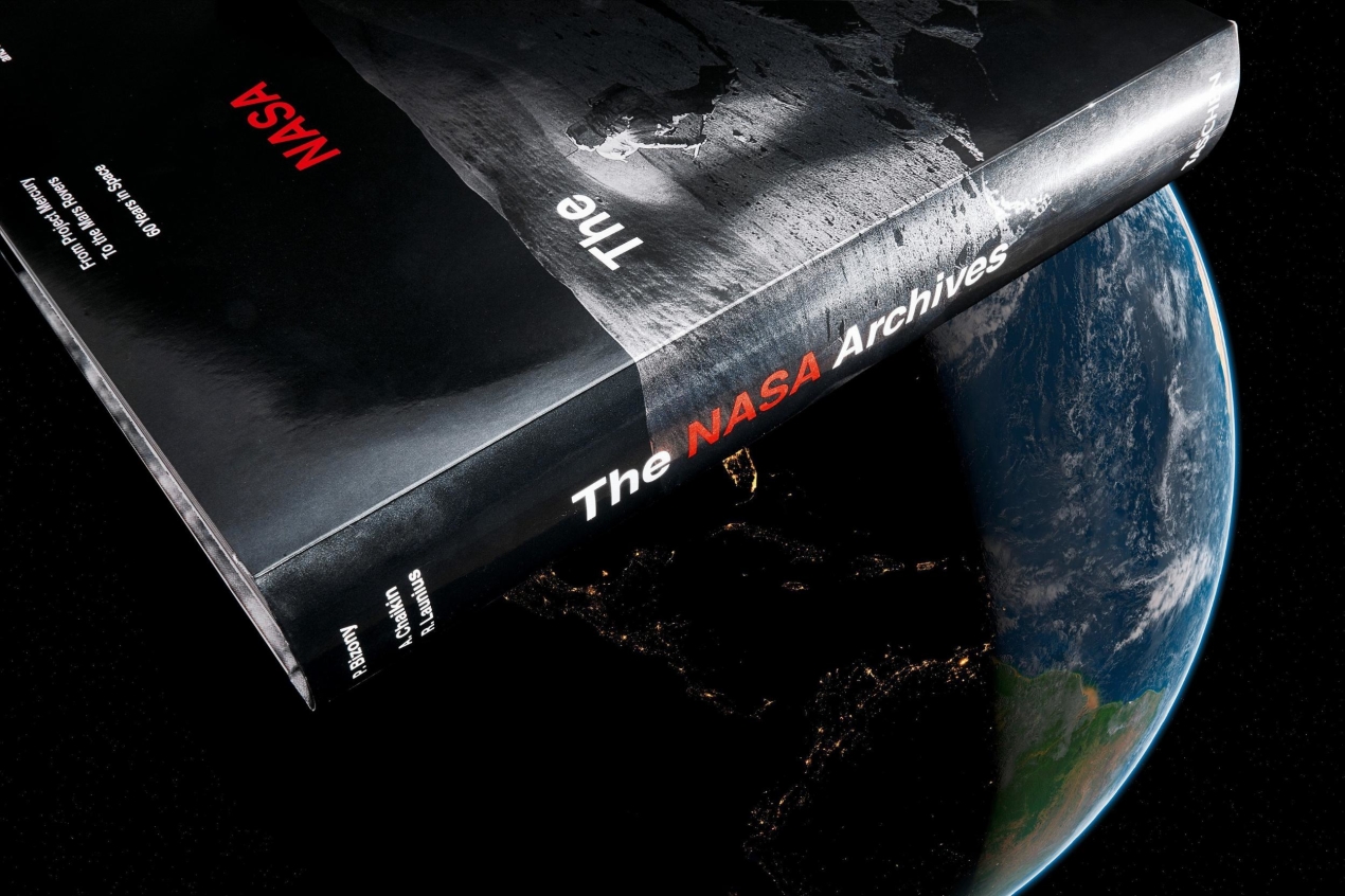 The NASA Archives. 60 Years in Space - Image 28 de 29