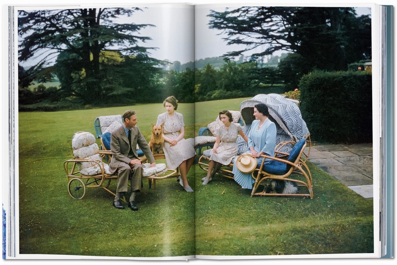 Her Majesty. A Photographic History 1926–2022 - Bild 5 von 16