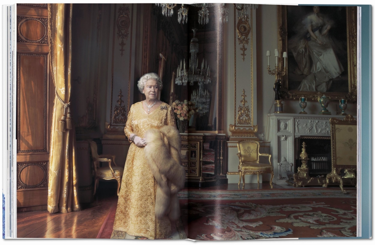 Her Majesty. A Photographic History 1926–2022 - Bild 15 von 16