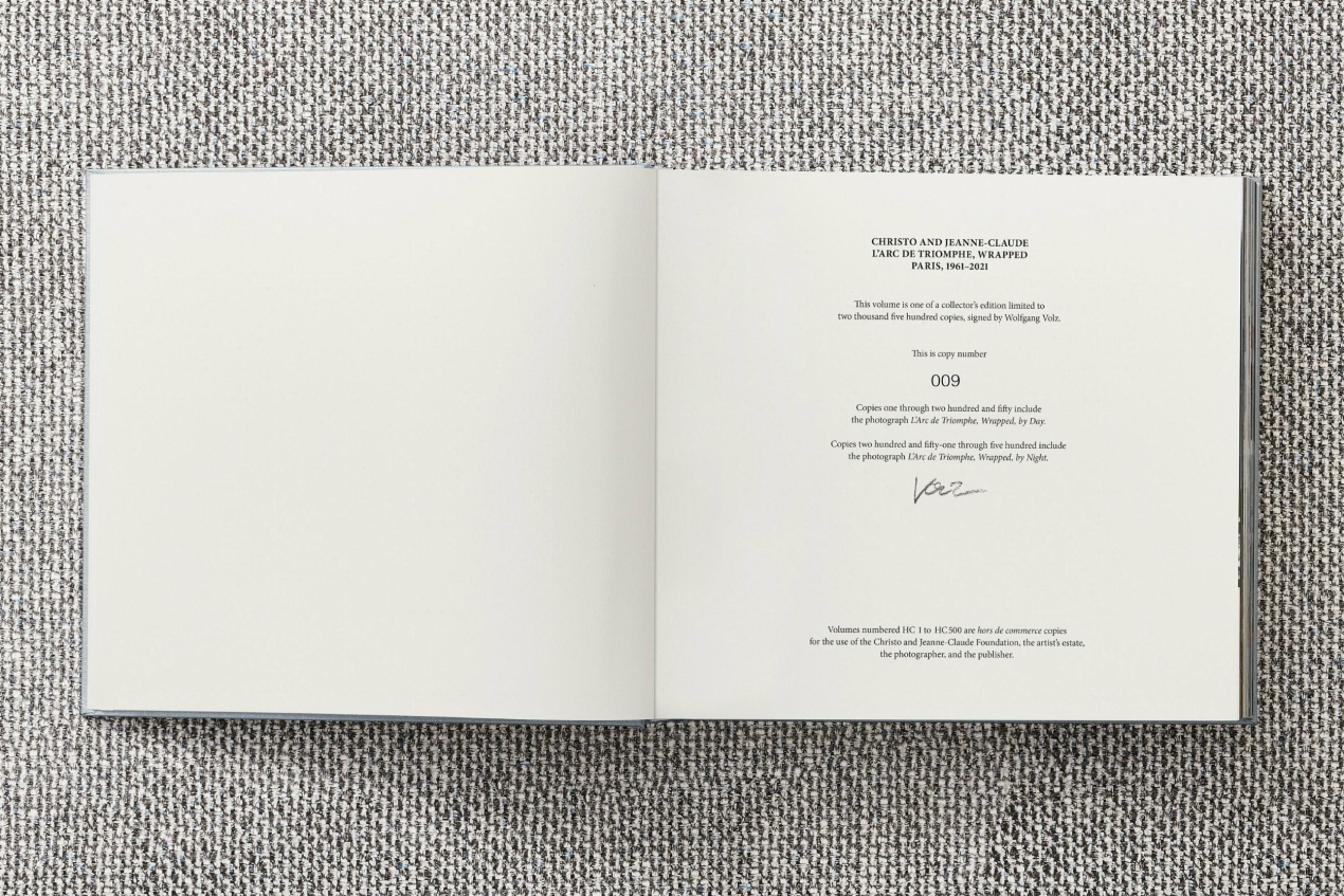 Christo and Jeanne-Claude. L'Arc de Triomphe, Wrapped, Paris - Image 4 of 16