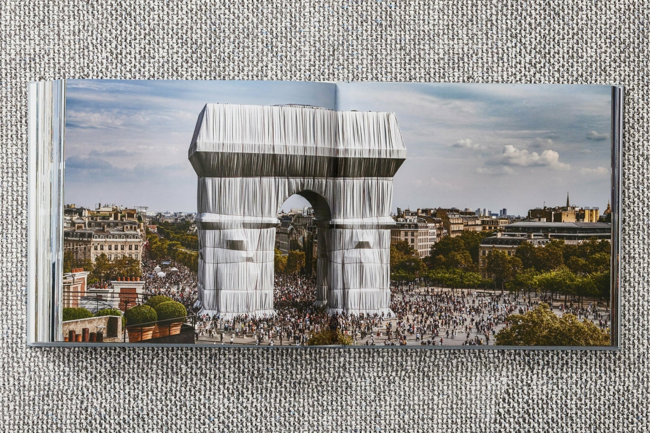 Christo and Jeanne-Claude. L'Arc de Triomphe, Wrapped, Paris - Image 11 of 16