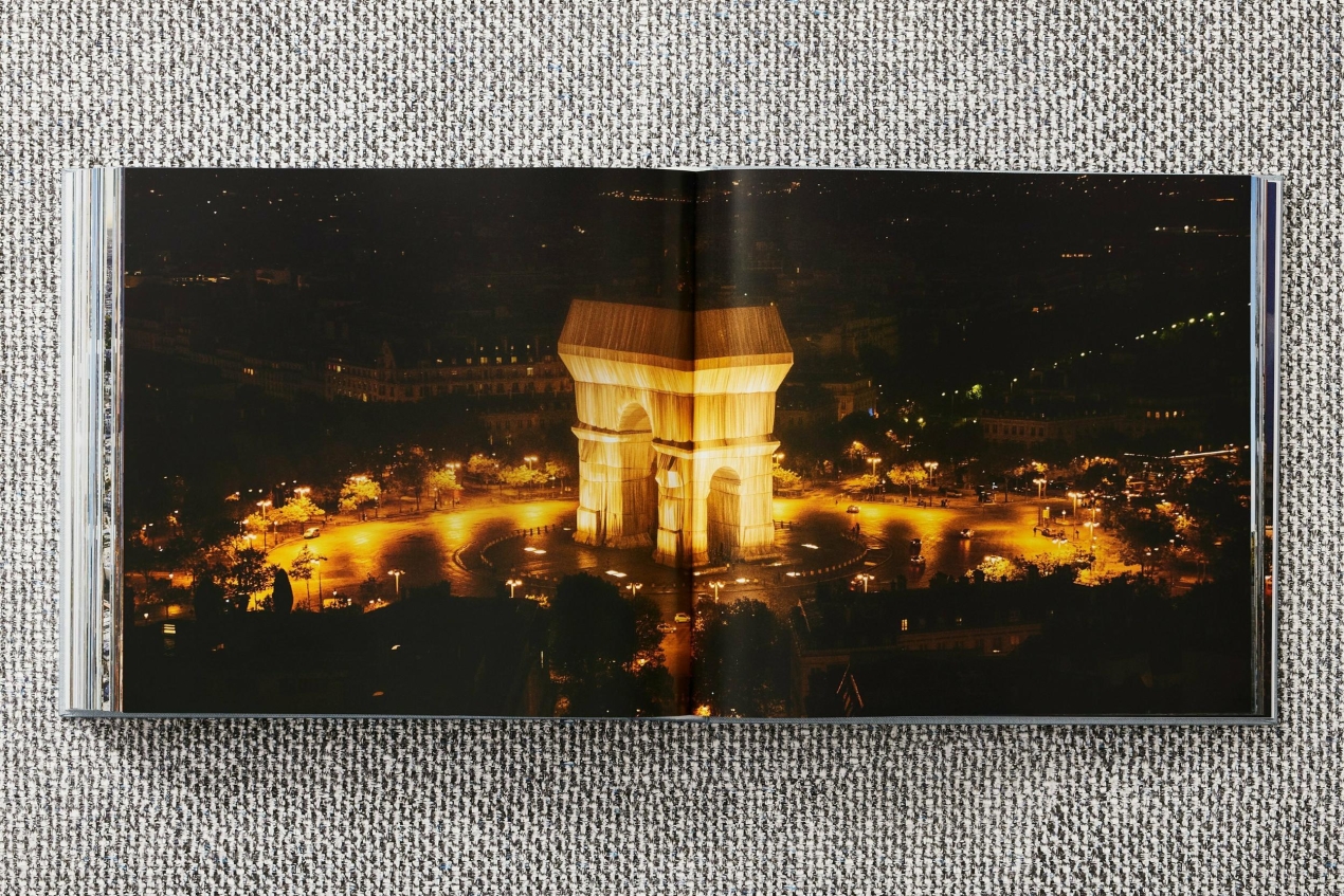 Christo and Jeanne-Claude. L'Arc de Triomphe, Wrapped, Paris - Image 14 of 16