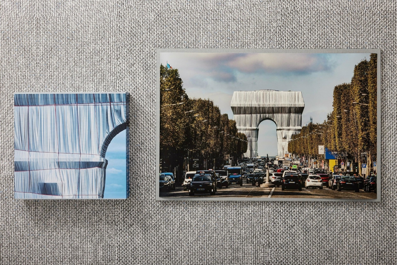 Christo and Jeanne-Claude. L'Arc de Triomphe, Wrapped, by Day. Art Edition No. 1-250 - Immagine 1 di 17