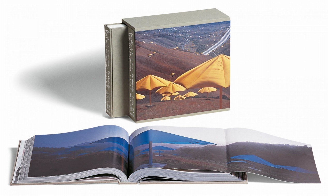 Christo and Jeanne-Claude. Umbrellas Japan/USA 1984–1991 - Image 2 de 2