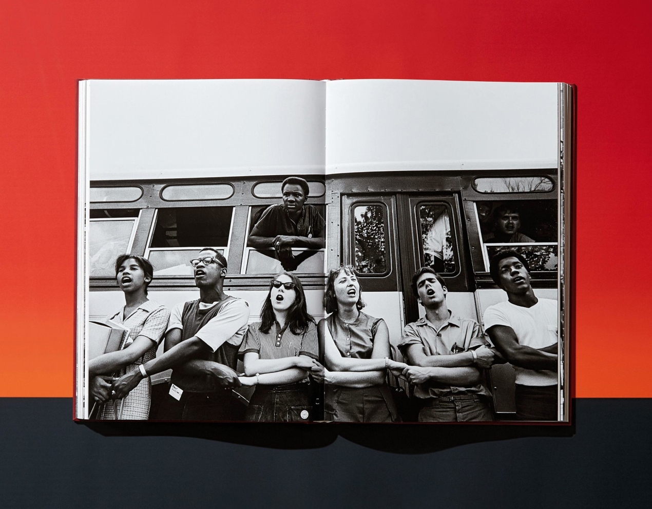 James Baldwin. The Fire Next Time, Art Edition No. 1–50, Steve Schapiro ‘Martin Luther King Jr.’ - Bild 12 von 20