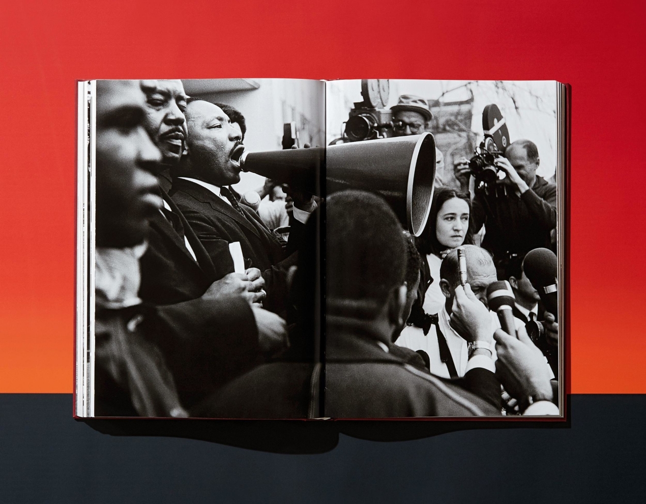 James Baldwin. The Fire Next Time, Art Edition No. 1–50, Steve Schapiro ‘Martin Luther King Jr.’ - Bild 14 von 20