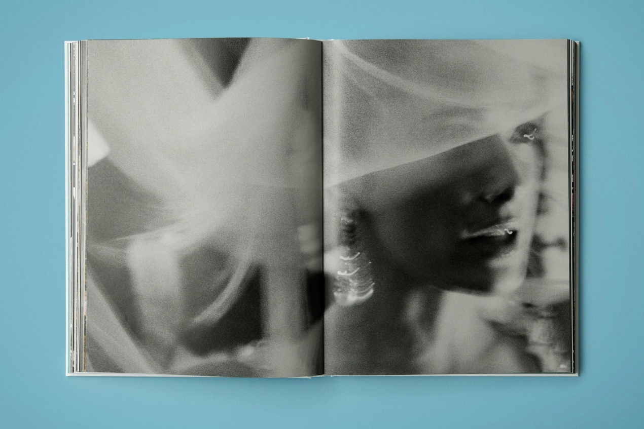 Mario Testino. I Love You, Art Edition No. 1-100 - Image 12 de 17
