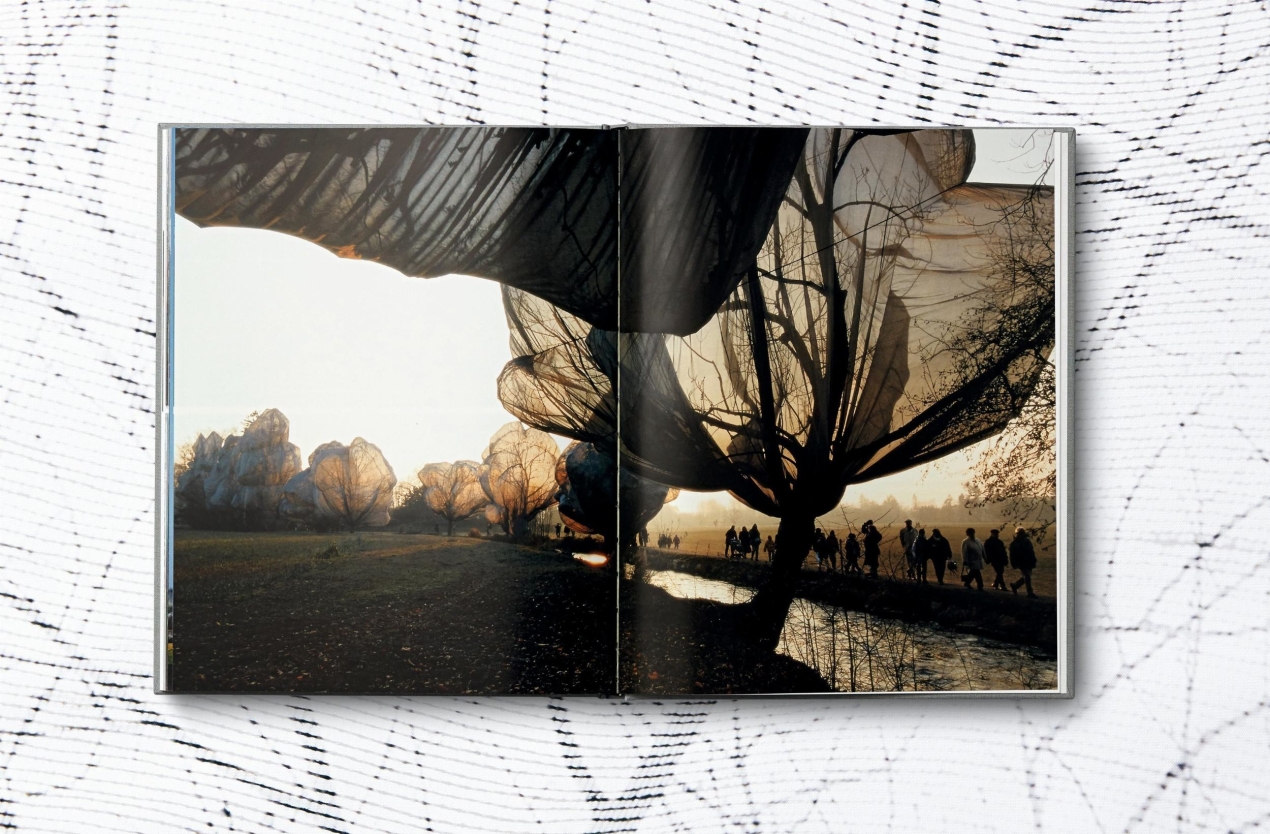 Christo and Jeanne-Claude. Wrapped Trees. Basel 1997–1998 - Immagine 14 di 16