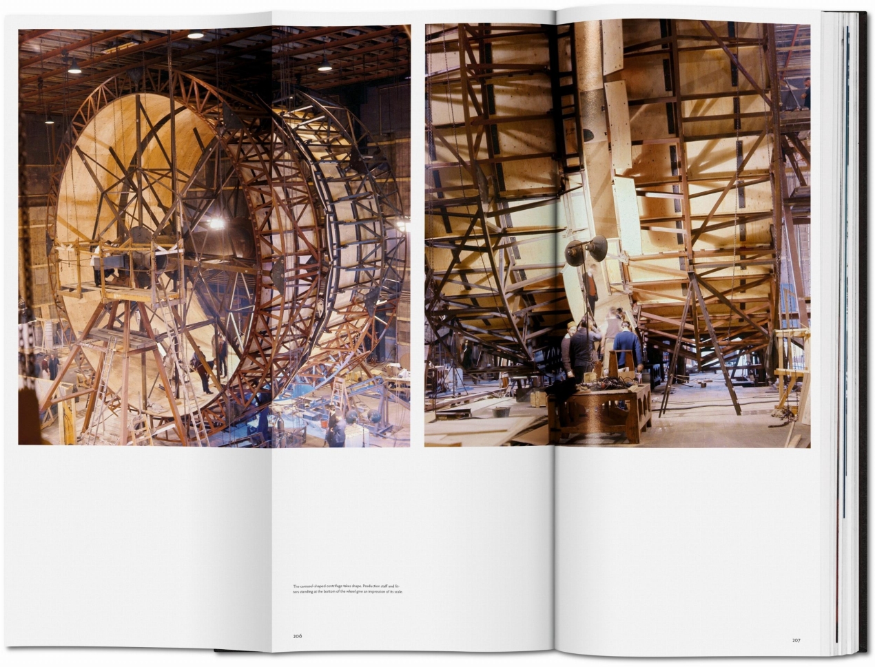 The Making of Stanley Kubrick’s 2001, Art Edition No. 251–500 ‘Revolving camera and control panel’ - Image 11 de 28