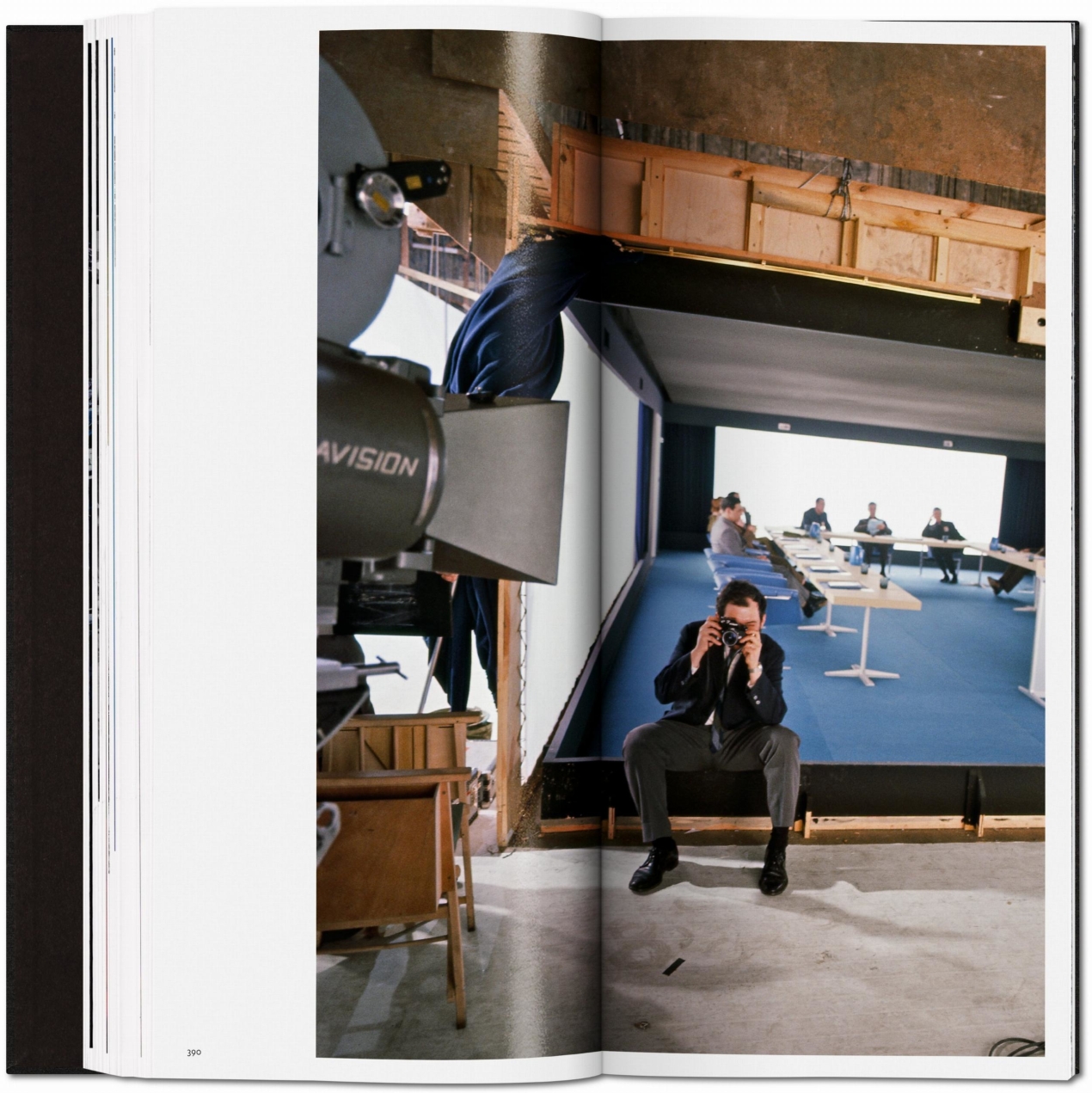 The Making of Stanley Kubrick’s 2001, Art Edition No. 251–500 ‘Revolving camera and control panel’ - Image 19 de 28