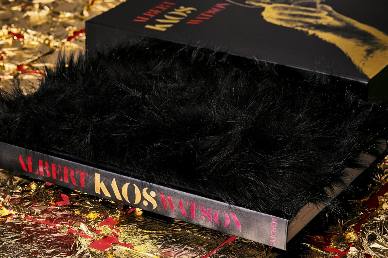 Albert Watson. Kaos - Image 2 of 21