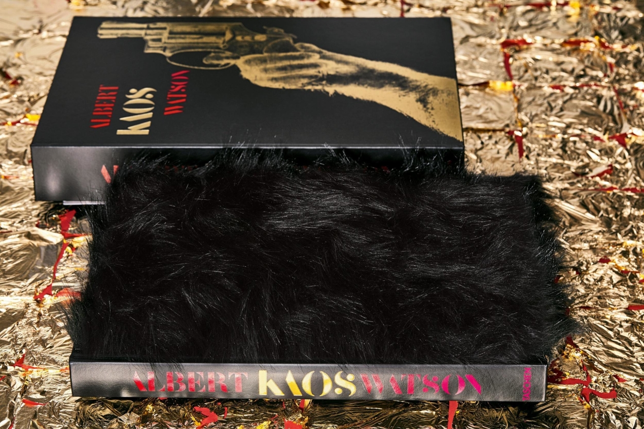 Albert Watson. Kaos - Image 3 of 21