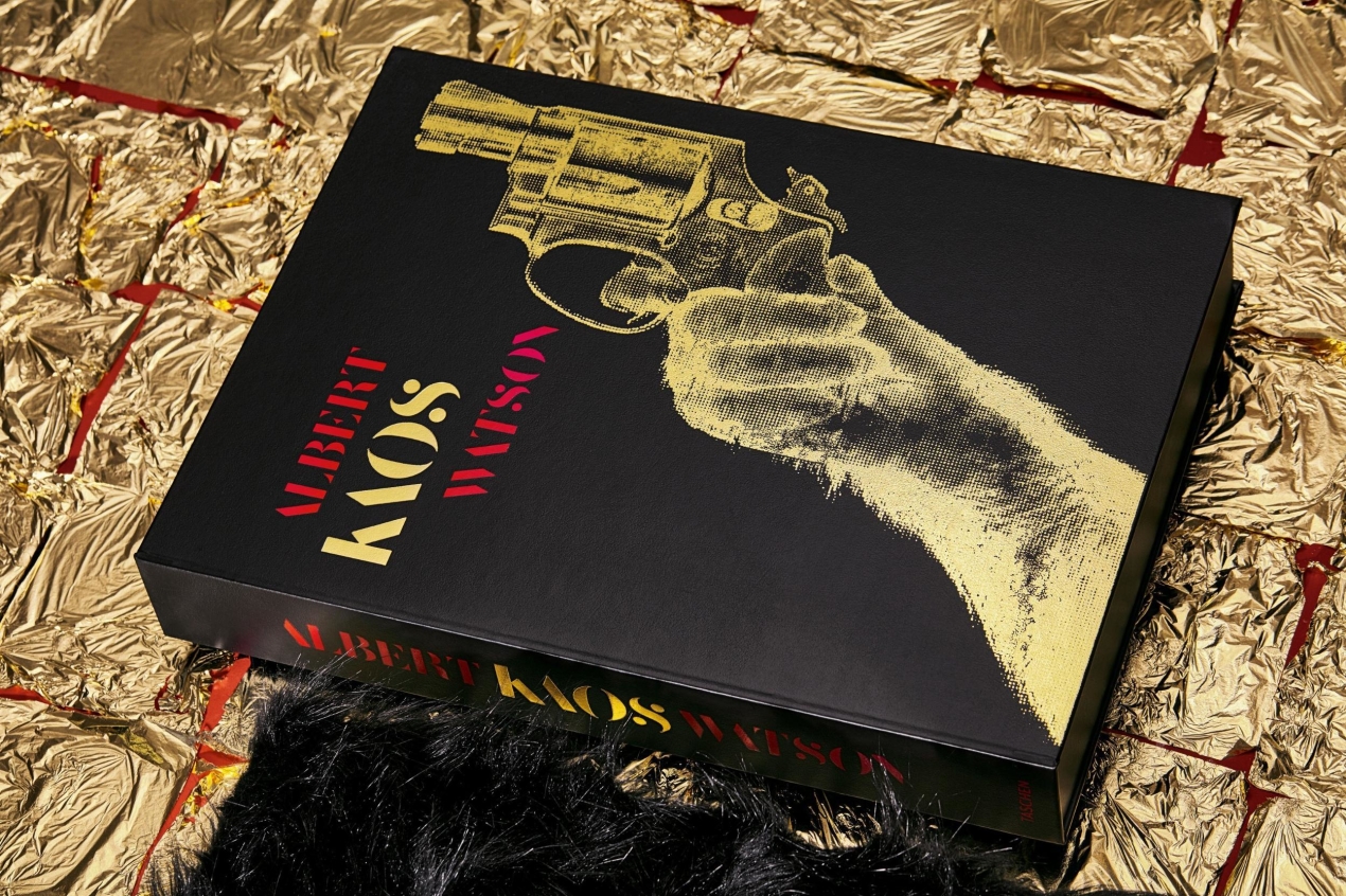 Albert Watson. Kaos - Image 5 of 21