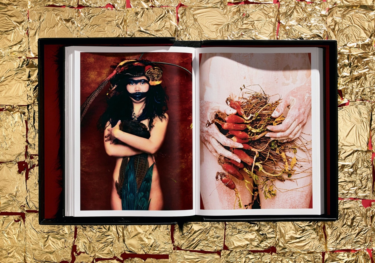 Albert Watson. Kaos - Image 13 of 21