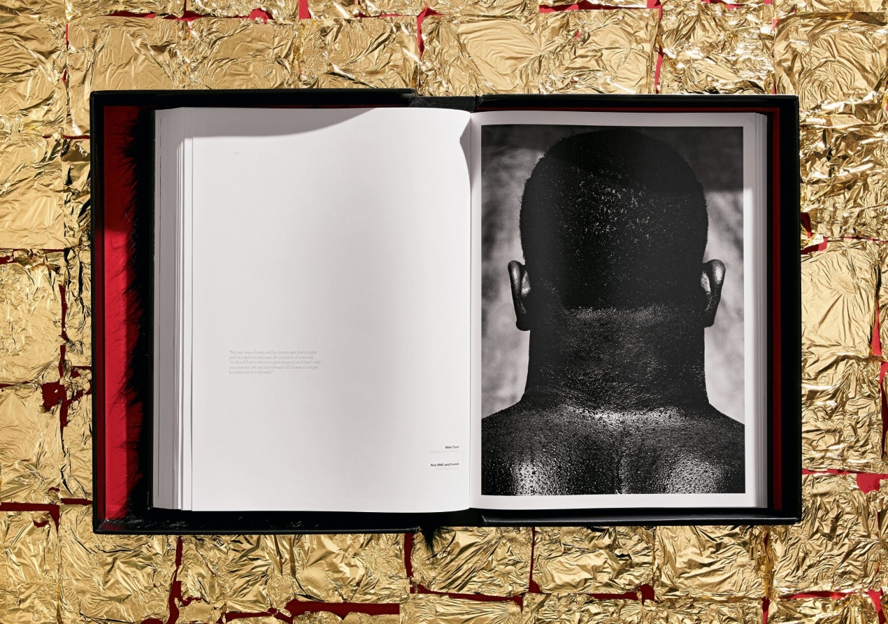 Albert Watson. Kaos - Image 17 of 21