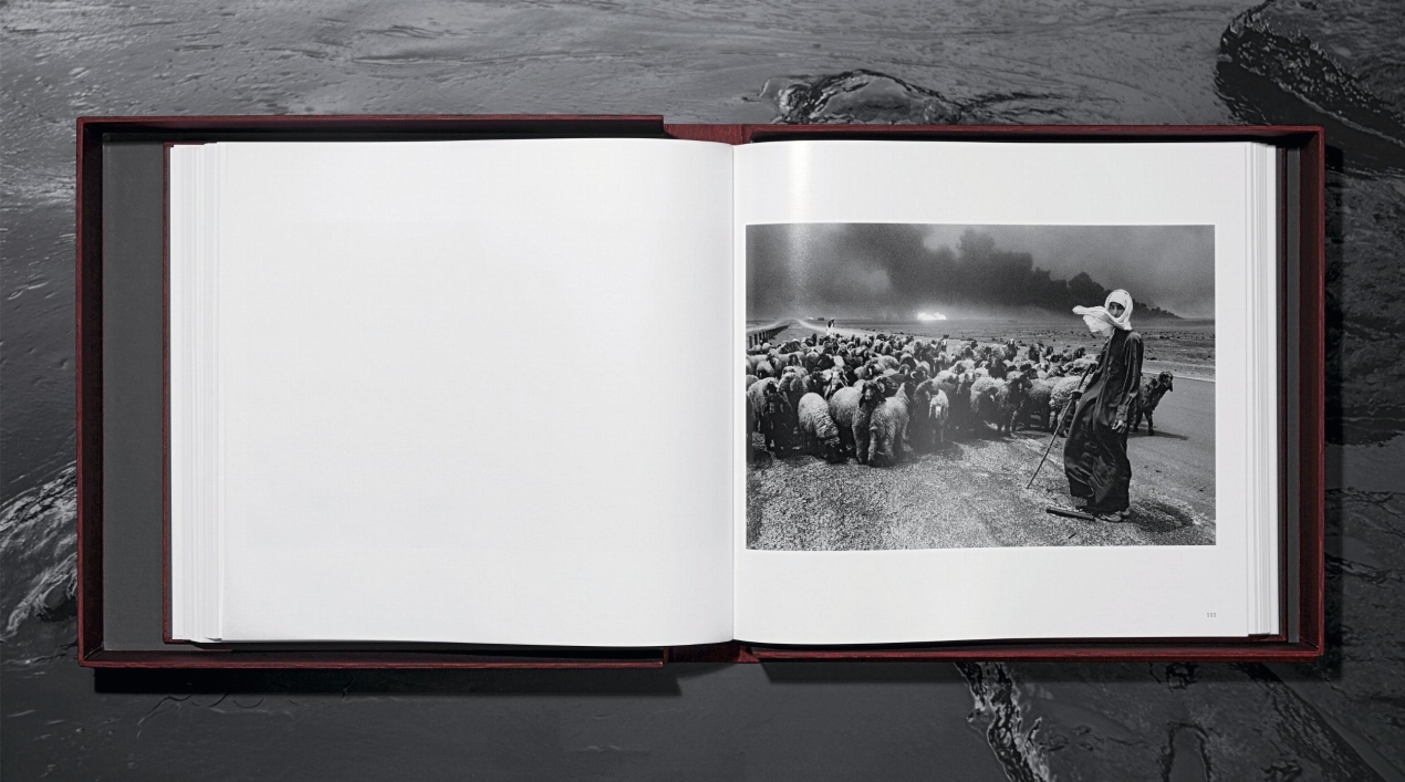 Sebastião Salgado. Kuwait. A Desert on Fire, Art Edition - Immagine 10 di 18