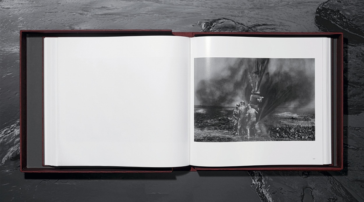Sebastião Salgado. Kuwait. A Desert on Fire, Art Edition - Immagine 11 di 18