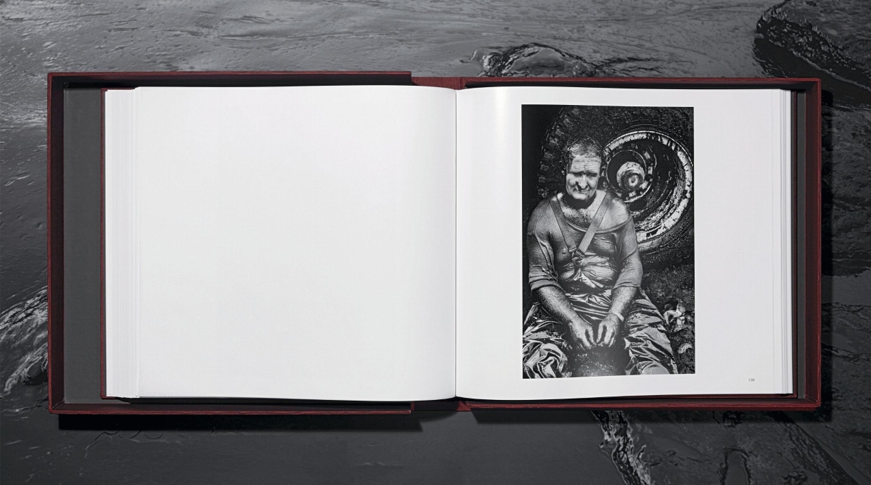 Sebastião Salgado. Kuwait. A Desert on Fire, Art Edition - Immagine 13 di 18