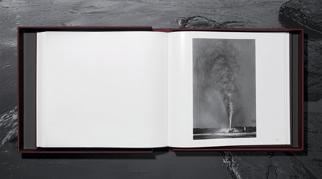 Sebastião Salgado. Kuwait. A Desert on Fire, Art Edition - Immagine 15 di 18