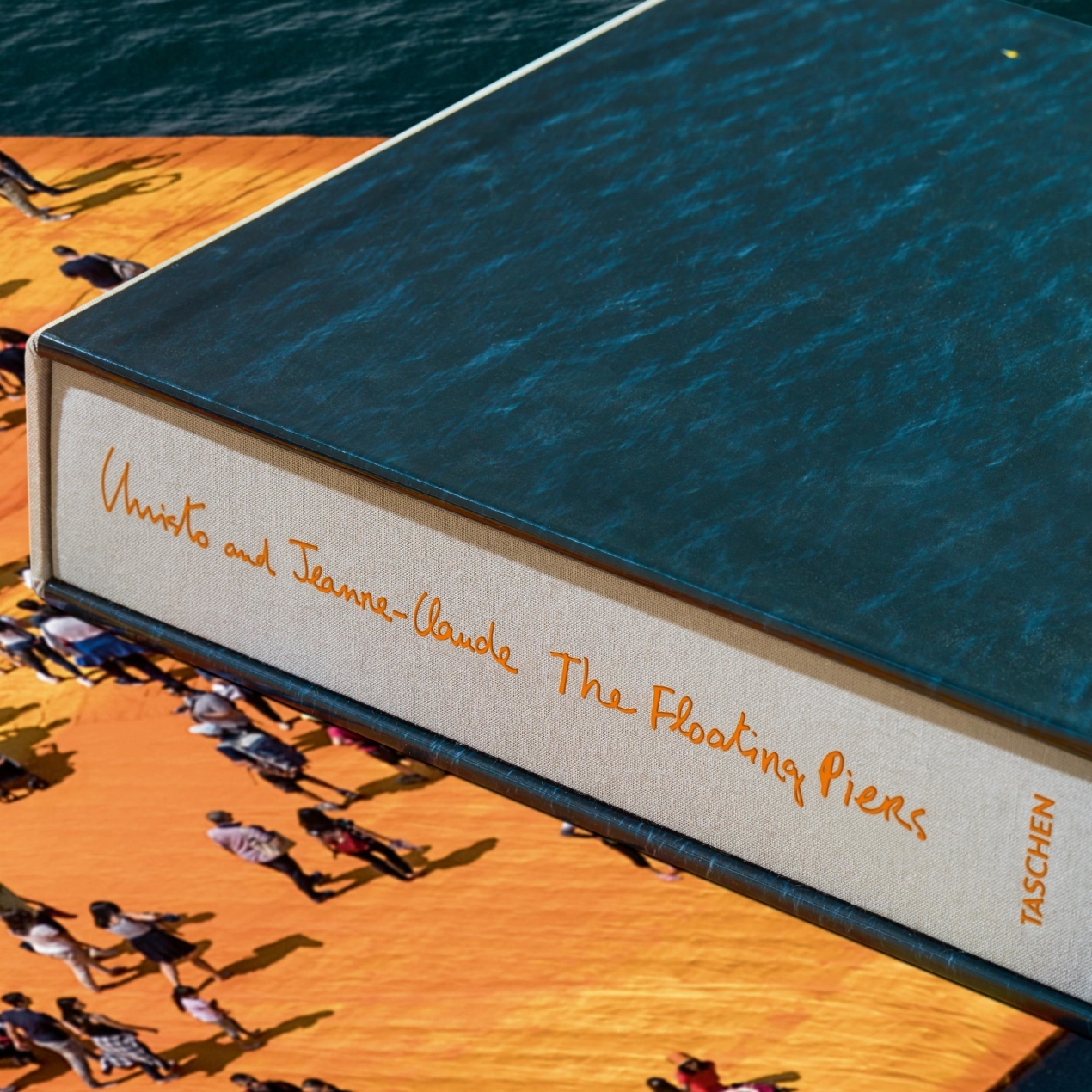 Christo and Jeanne-Claude. The Floating Piers - Image 4 de 16