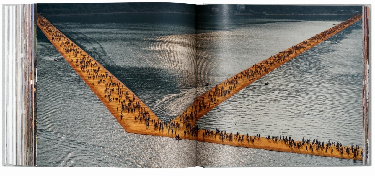 Christo and Jeanne-Claude. The Floating Piers - Image 10 de 16