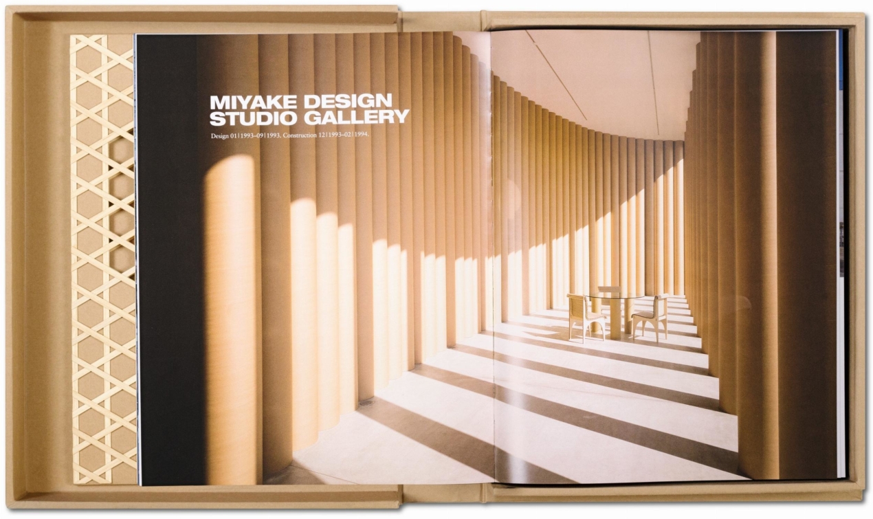 Shigeru Ban. Complete Works 1985-2010. Art Edition - Image 6 of 13