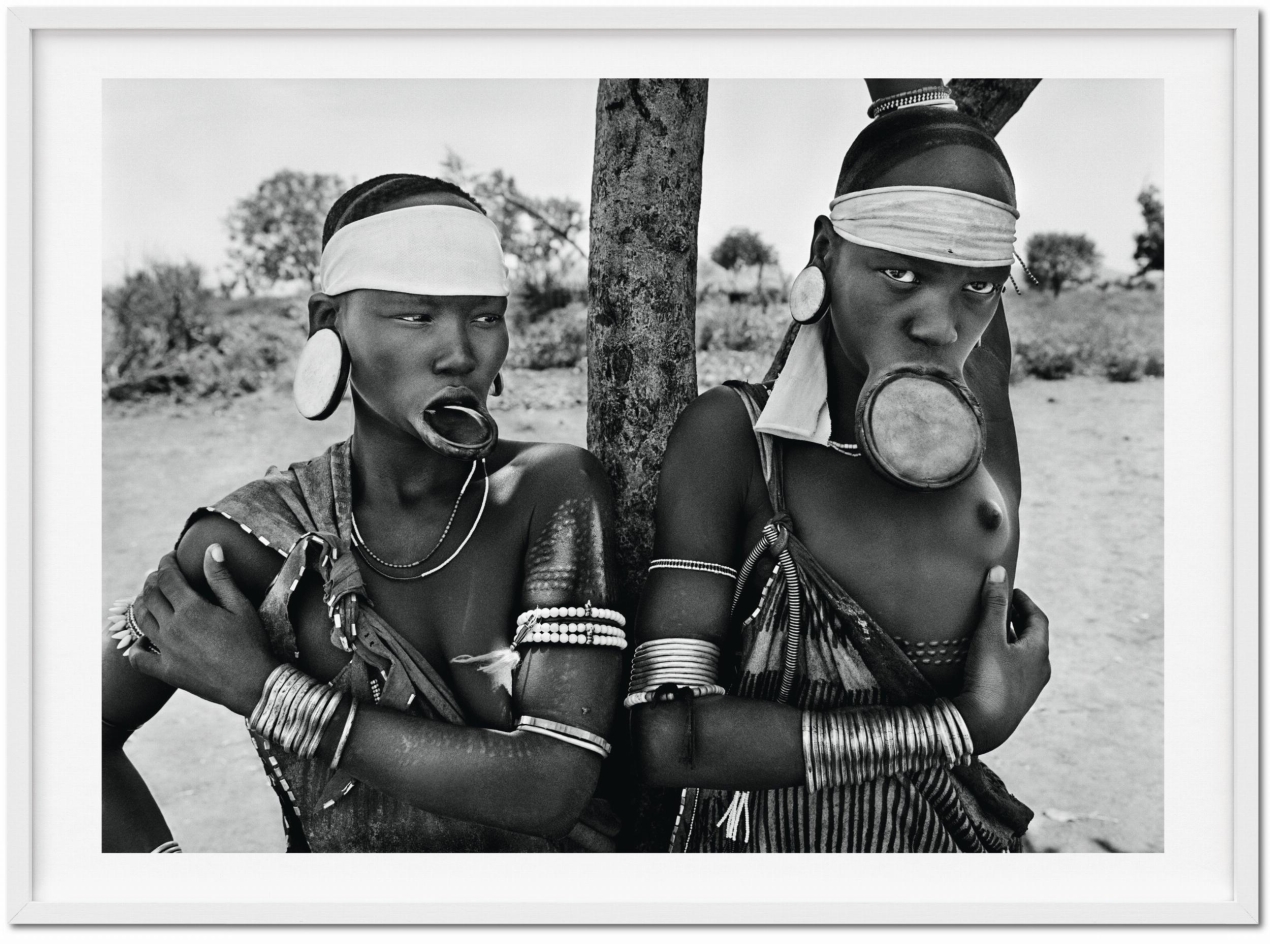 Sebastião Salgado. GENESIS, Art Edition No. 1–100 ‘Two Mursi Women, Omo Valley, Ethiopia’ - Image 2 of 12