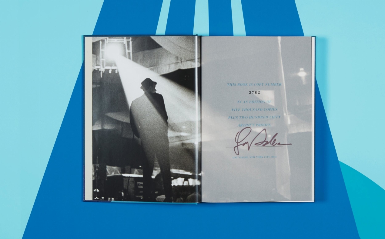 Gay Talese. Frank Sinatra Has a Cold. Photographs by Phil Stern - Imagen 4 de 14