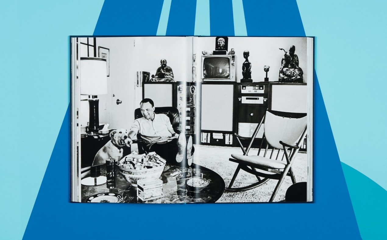 Gay Talese. Frank Sinatra Has a Cold. Photographs by Phil Stern - Imagen 8 de 14