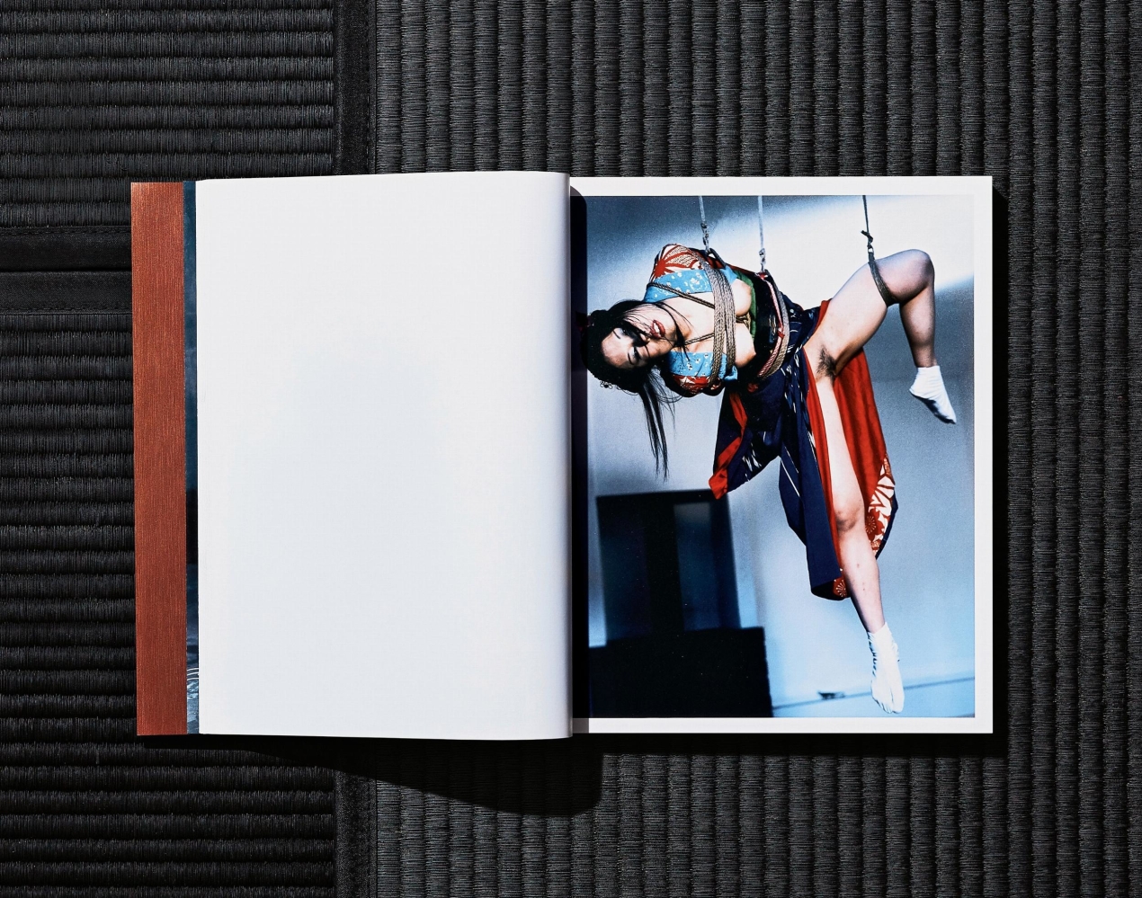 Nobuyoshi Araki. Bondage - Bild 9 von 27