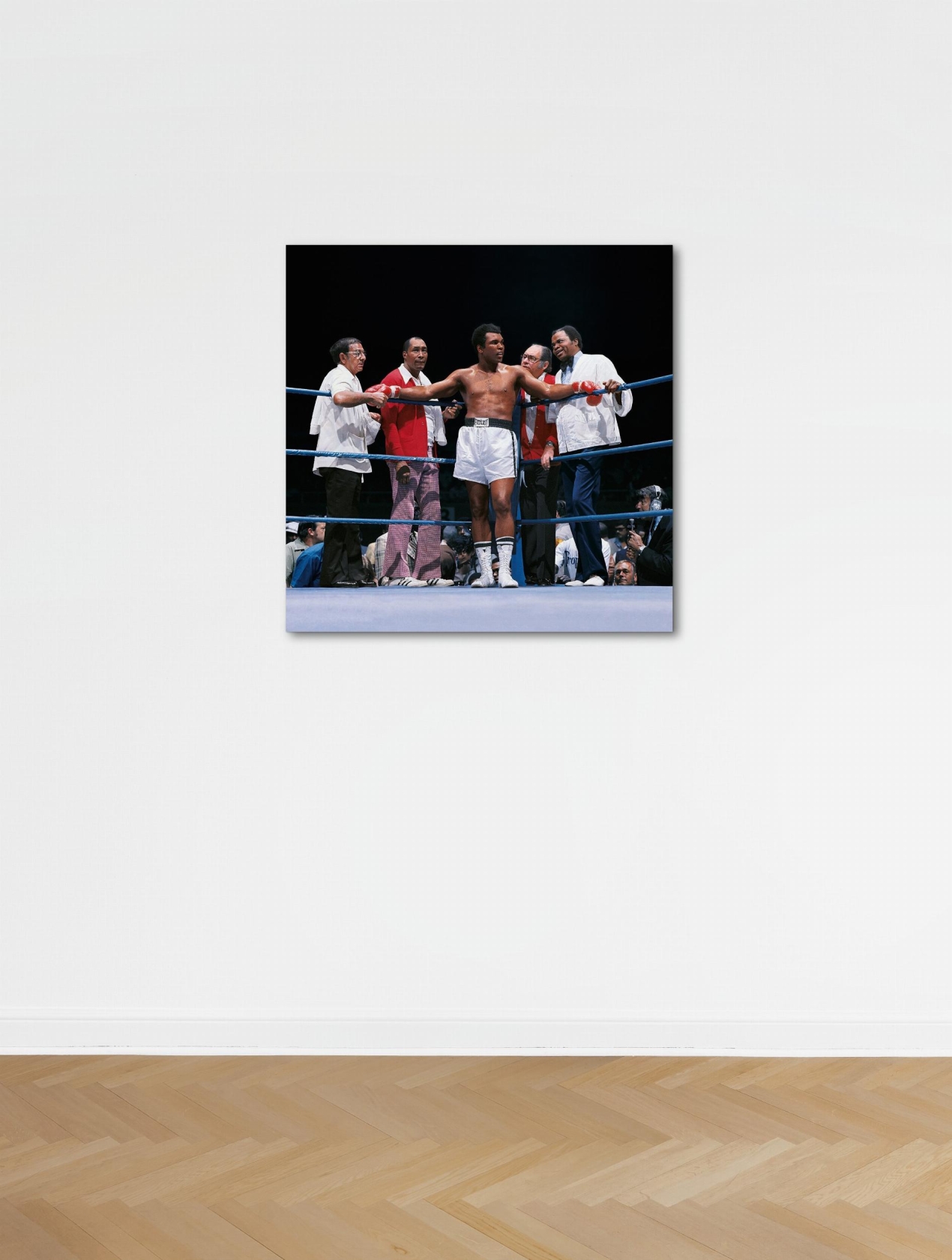 Neil Leifer. Homage to Ali. 'Ali vs. Lyle, The Champ's Corner, 1975' - Immagine 4 di 5