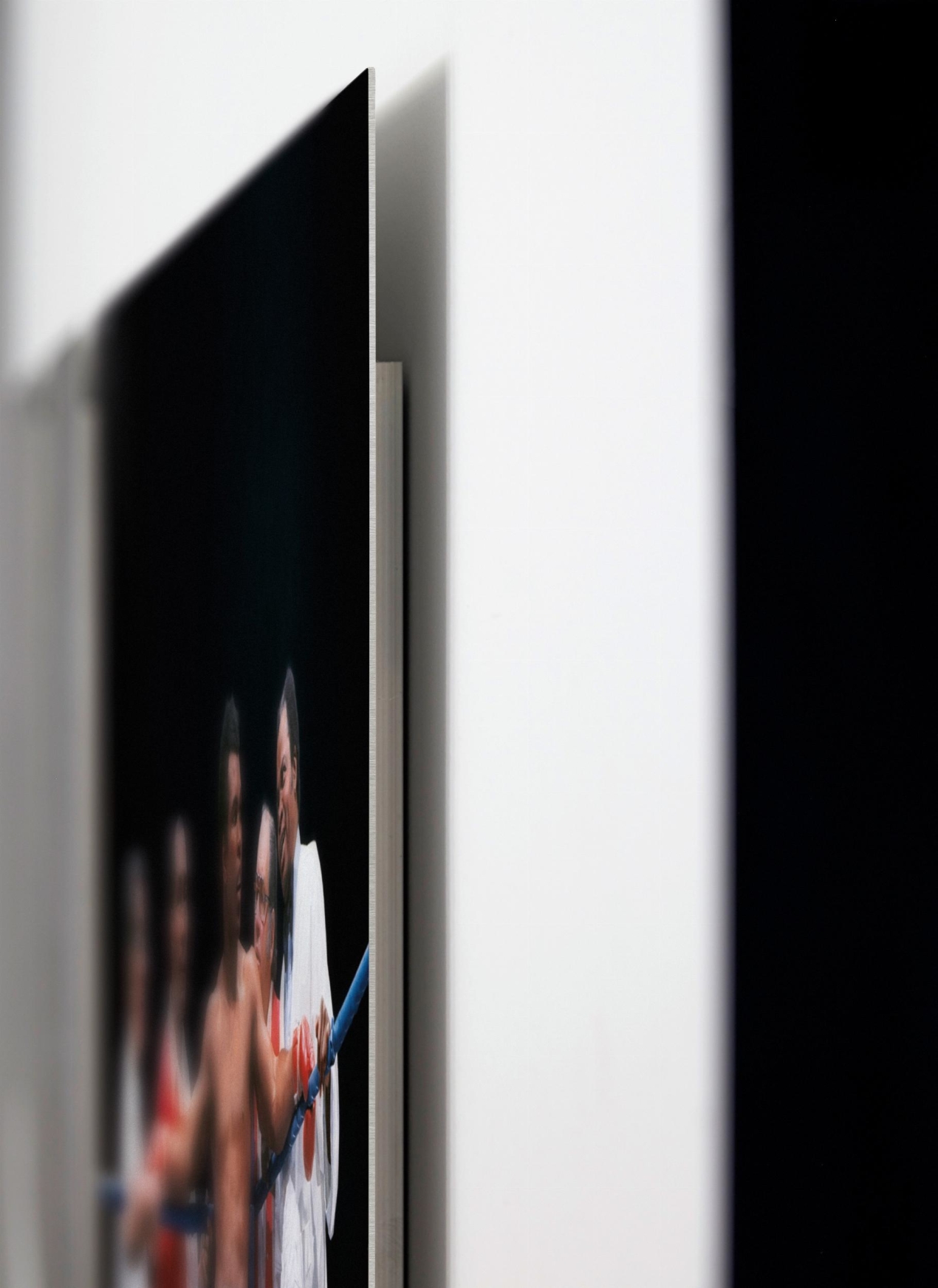 Neil Leifer. Homage to Ali. 'Ali vs. Lyle, The Champ's Corner, 1975' - Immagine 5 di 5