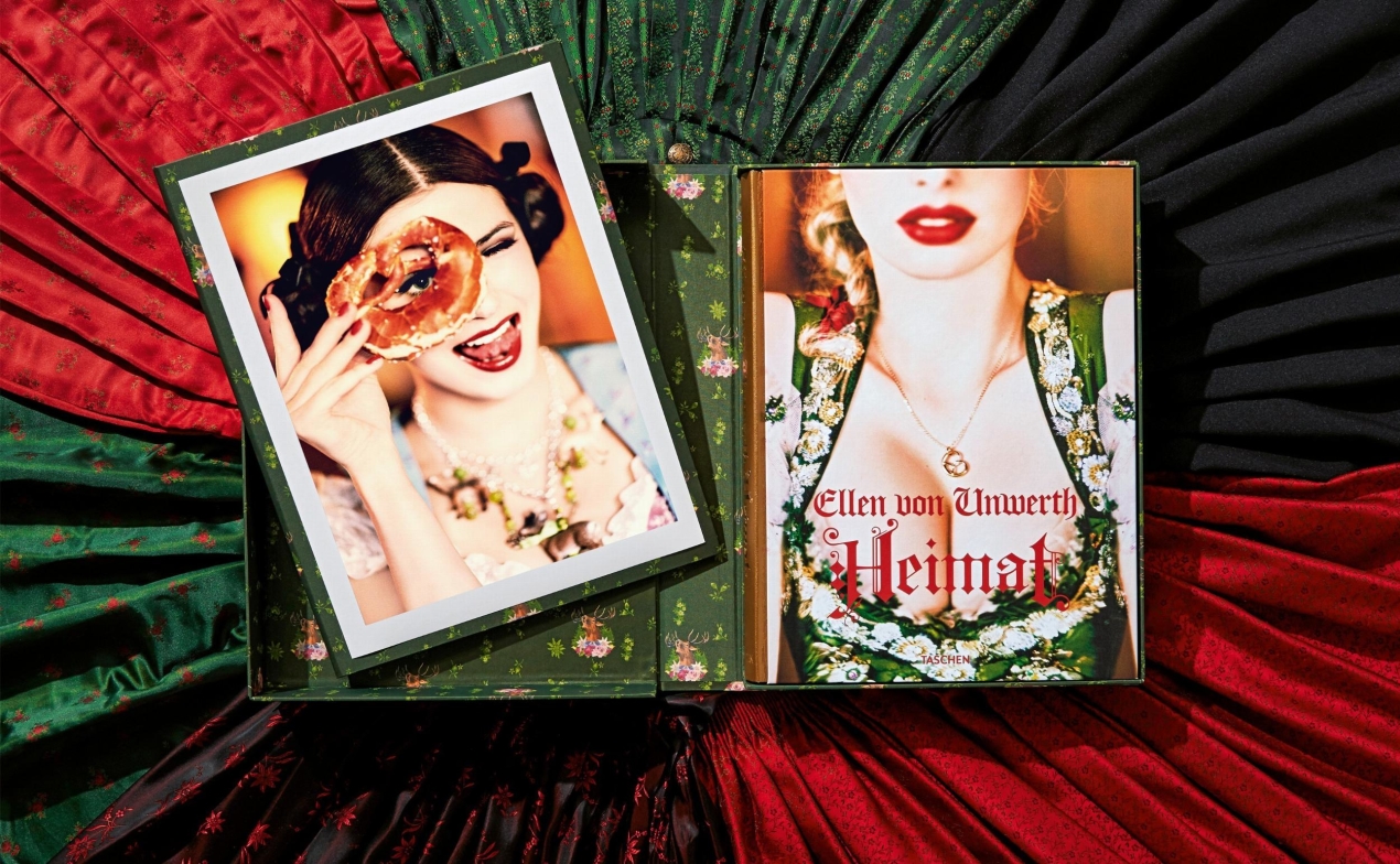 Ellen von Unwerth. Heimat. Art Edition No. 201–300 ‘Spy Device’ - Imagen 4 de 22