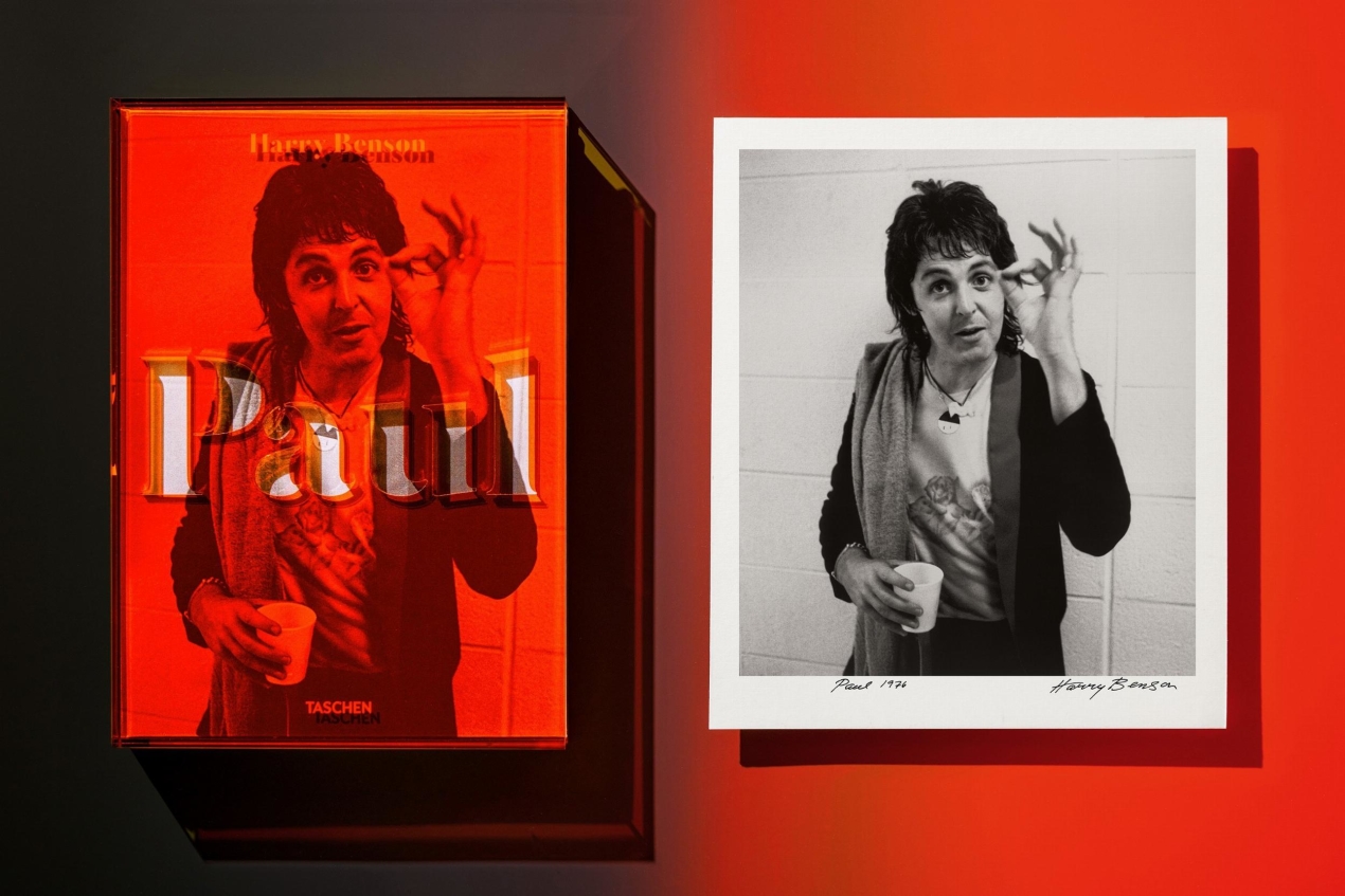 Harry Benson. Paul. Art Edition No. 51–100 ‘Wings Backstage, 1976’ - Imagen 1 de 20