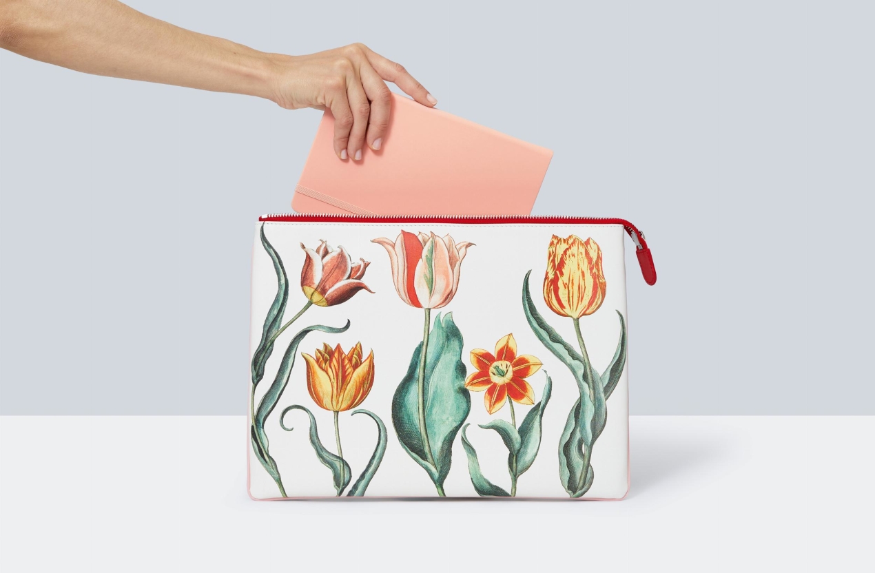 TASCHEN Pouch. Garden at Eichstätt - Image 2 of 5