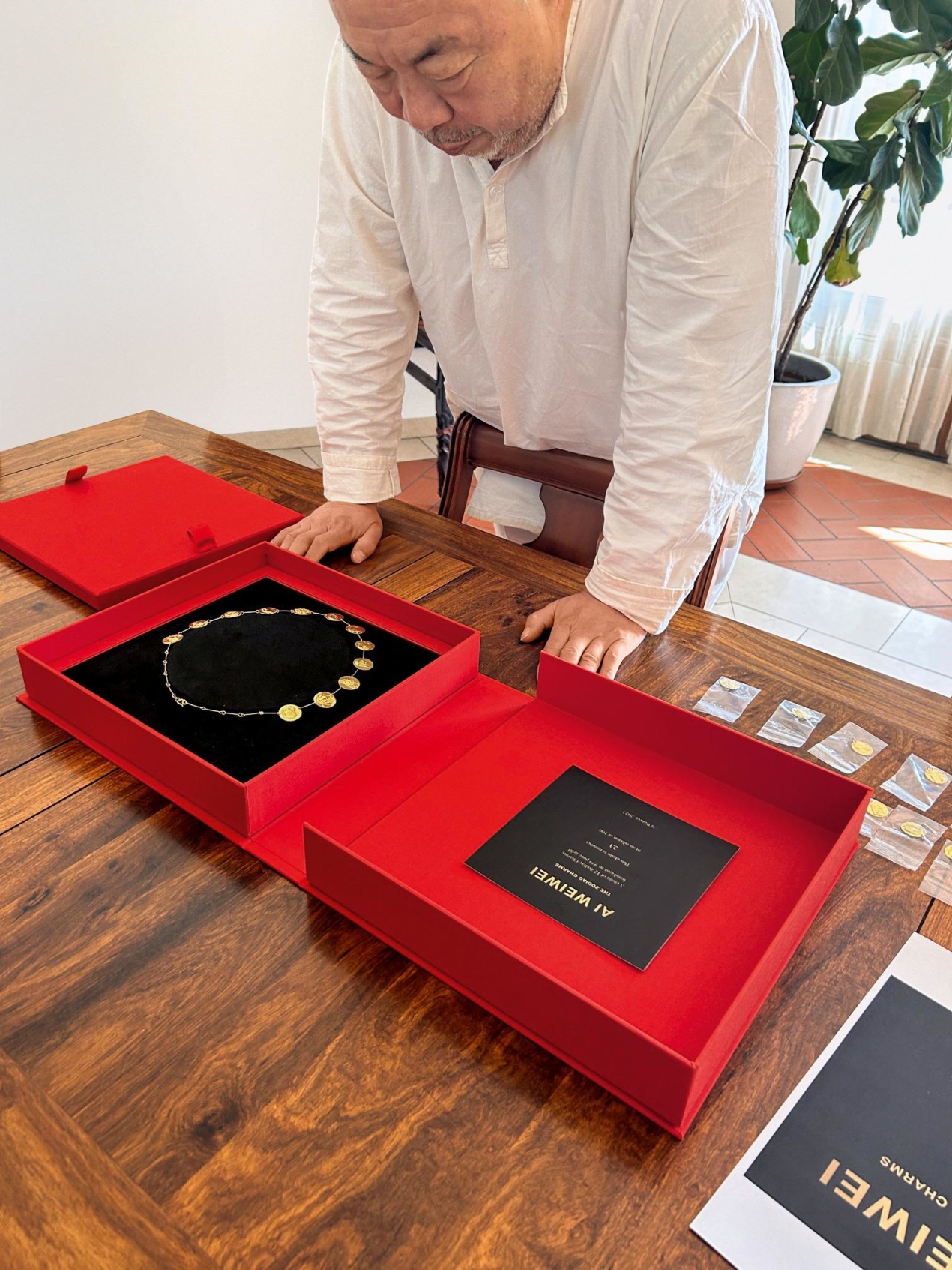 Ai Weiwei. Zodiac Charms Necklace. Art Edition - Imagen 13 de 13