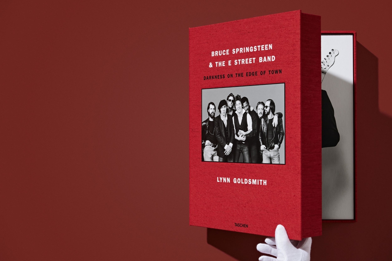 Lynn Goldsmith. Bruce Springsteen & The E Street Band. Art Edition No. 1–100 ‘Bruce, Studio Portrait, 1978’ - Image 4 of 21