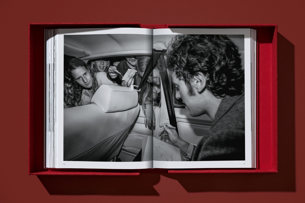 Lynn Goldsmith. Bruce Springsteen & The E Street Band. Art Edition No. 1–100 ‘Bruce, Studio Portrait, 1978’ - Image 18 of 21