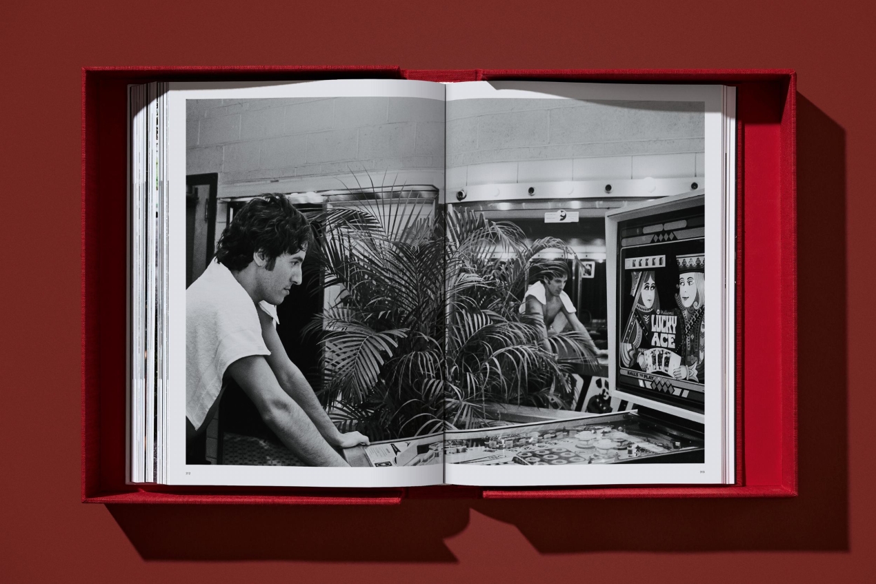 Lynn Goldsmith. Bruce Springsteen & The E Street Band. Art Edition No. 1–100 ‘Bruce, Studio Portrait, 1978’ - Image 21 of 21