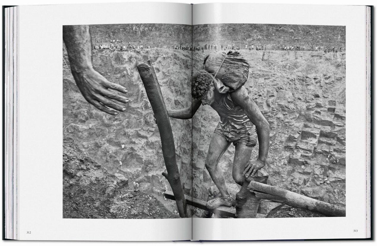 Sebastião Salgado. Workers. An Archaeology of the Industrial Age - Image 13 de 14