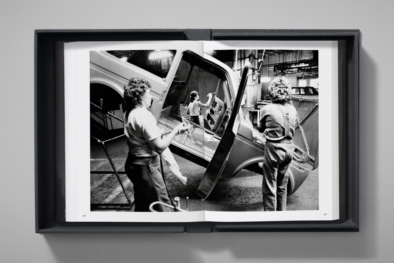 Sebastião Salgado. Workers. Art Edition No. 1–100 ‘Fishermen, Trapani, Italy, 1991’ - Imagen 8 de 18